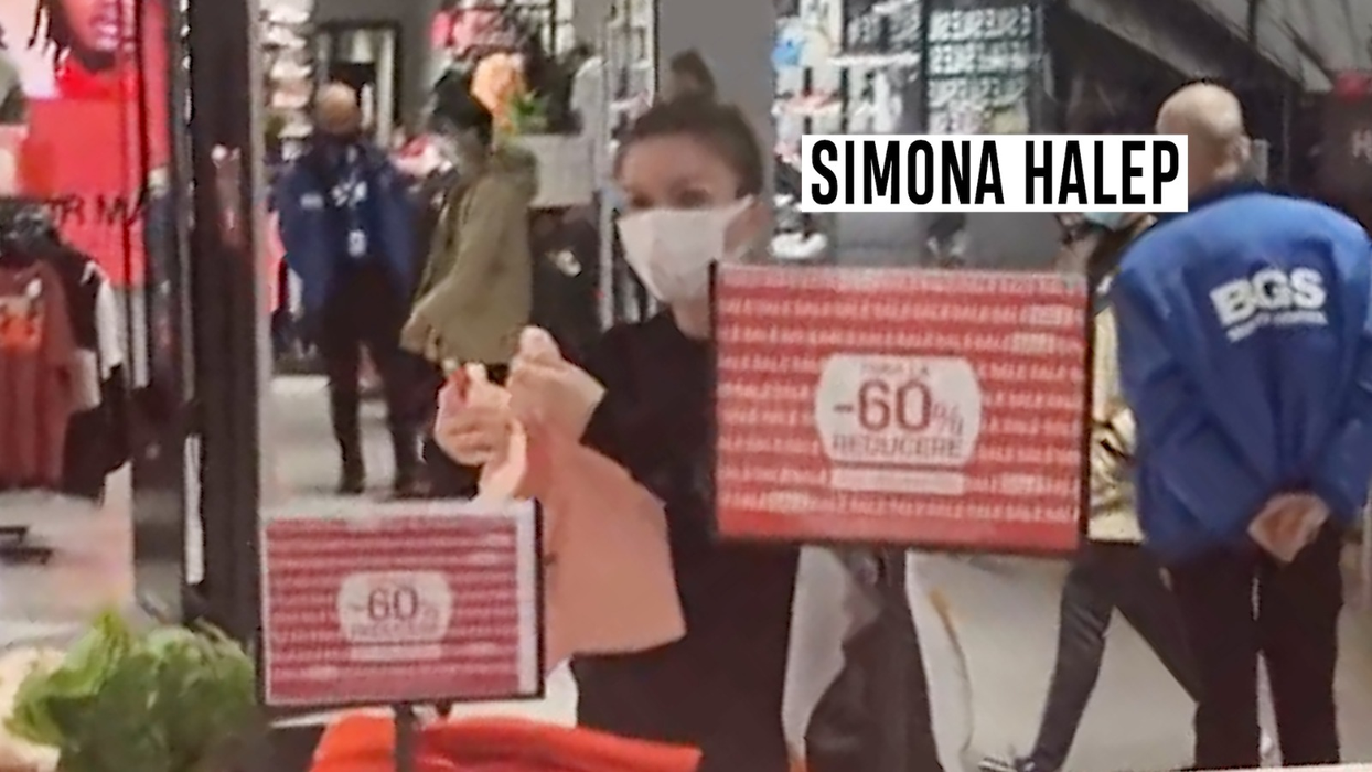 Simona Halep s-a plimbat prin mall Băneasa cu sacoșa de rafie pe umăr
