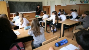 Câți bani pe zi pot primi elevii care nu lipsesc de la ore: "Plata se va face la începutul lunii următoare"