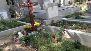 Sotia i-a acoperit mormantul cu flori si frunze, si… Ce se intampla in aceste momente la locul de veci al lui Szobi Cseh!