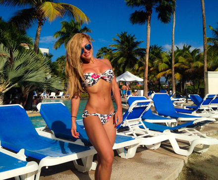 Fotografia care a stârnit fanteziile tuturor bărbaţilor. Aflată pe plajă, în costum de baie, Bianca Drăguşanu s-a…