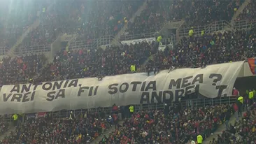 Cel mai frumos gest facut de un fan stelist la meciul cu Stuttgart! Si-a cerut iubita in casatorie intr-un mod fenomenal