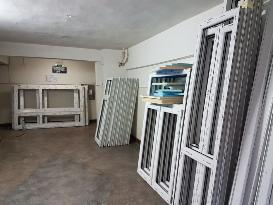 Ferestrele pe care medicii le acopereau cu pături au fost schimbate în timp record