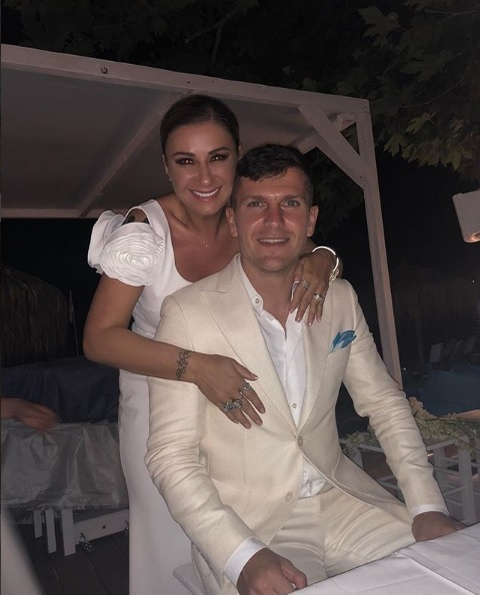 Anamaria Prodan a stârnit un val de controverse după ce s-a afișat în costum de baie: ” Doliul a apus în fața banilor”