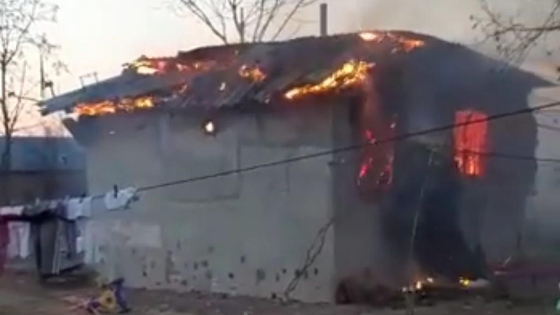 Un bebeluș de patru luni a ars de viu într-un incendiu, în Dâmbovița