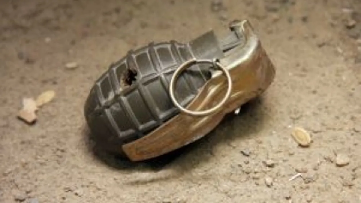 Un bărbat s-a aruncat în aer folosind o grenadă, la Universitatea din Cernăuţi