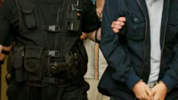 Un ofiter SRI si un prim-procuror sibian, retinuti de procurorii DNA pentru fapte de coruptie