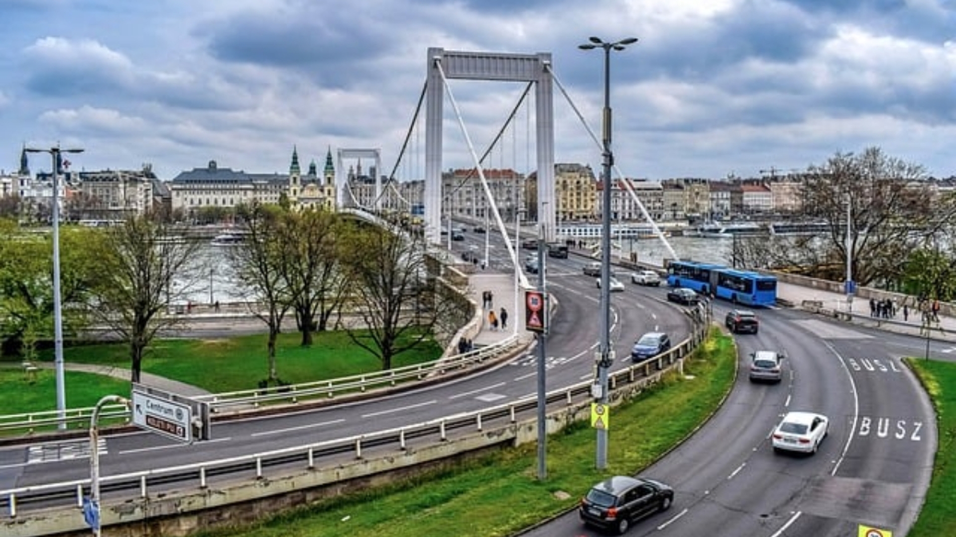 Coșmar pentru șoferii din România! S-a schimbat legislația și plouă cu amenzi când treci prin țara vecină