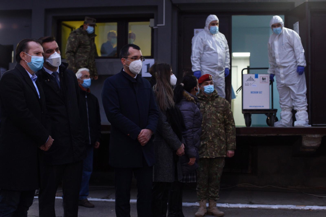 Primele doze de vaccin anti-COVID au ajuns la Institutul Cantacuzino. FOTO