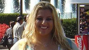 Cantarea 122 de kilograme, iar acum este o adevarata boma sexy! Decolteul impresionant cu care ii lasa masca pe toti