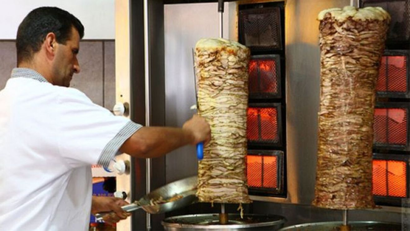 Clienții sunt speriați. S-a descoperit carne de cal în șaorma! Unde s-a întâmplat