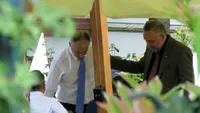 VIDEO EXCLUSIV Avem imagini de la întâlnirea ”conspirativă” dintre fostul lider PSD şi ”arma secretă” a PNL! Am aflat ce au complotat doi politicieni celebri + prietenii lor americani pe terasa de la Doina. Pe la colţurile politicii a apărut şi zvonul că s-ar naşte un nou partid, dar… 