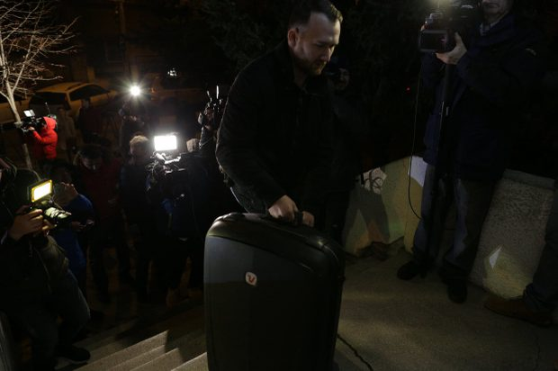 VIDEO. Opulență maximă a italianului Matteo Politi! A venit la Poliție cu o geantă “Louis Vuitton”, care costă…