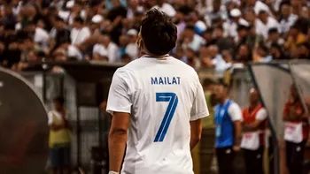 Fata cu delfinii” din viața lui Sebastian Mailat: povestea de dragoste care l-a însoțit pe fotbalist în carieră, de la Timișoara la Seul și Botoșani