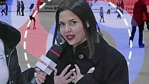 Andreea Popescu și soțul ei, Rareș Cojoc, își doresc ca toți copiii lor să le calce pe urme! Vedeta a făcut dezvăluiri de pe patinoarul Allianz Țiriac Otopeni: "Sportul îi disciplinează!"