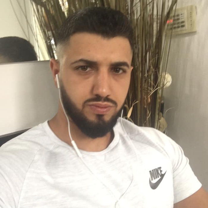 Mohamed, complicele lui Cezar Petcu, s-a predat la poliție! Este acuzat de tentativă de omor după ce l-a tăiat cu briceagul pe Bebino. FOTO + VIDEO