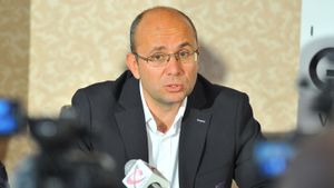 Cozmin Guşă, previziuni sumbre pentru România: "Ţara noastră va cădea în mâinile unui suzeran"