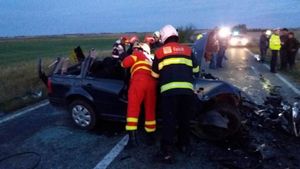Soţia preotului mort în cumplitul accident nu ştie totul! Medicii nu au avut curajul să-i spună...