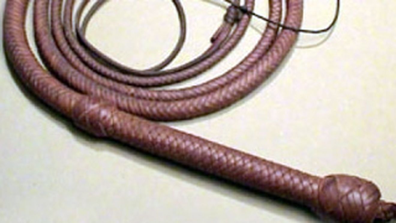 Sadism de nedescris! O adolescenta din Bangladesh a fost omorata cu lovituri de bici pentru ca a fost violata de varul ei