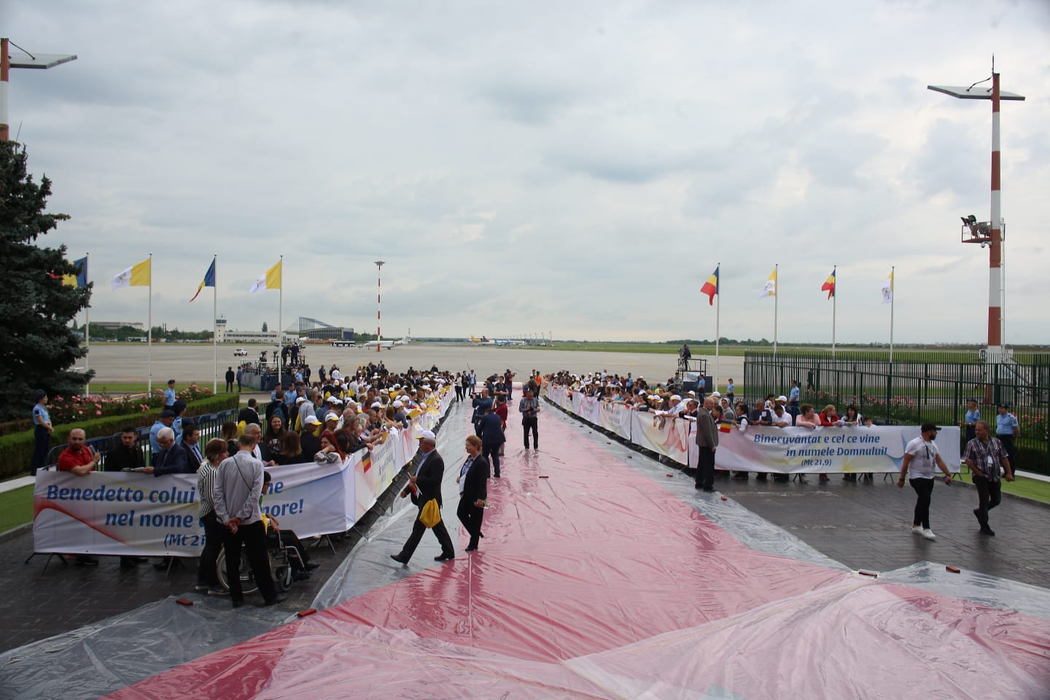Papa Francisc este în România! Imagini super-exclusive + informații în premieră