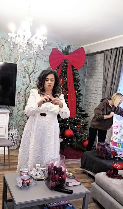 Bătălia brazilor de Crăciun. Cine a fost mai ”viral”: Loredana Chivu, Oana Roman sau Andreea Bălan?
