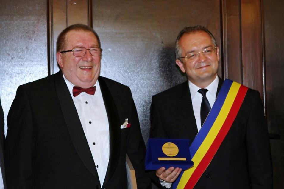 Emil Boc este, în prezent, primar al municipiului Cluj-Napoca (în fotografie, alături de regretatul Dumitru Fărcaș)