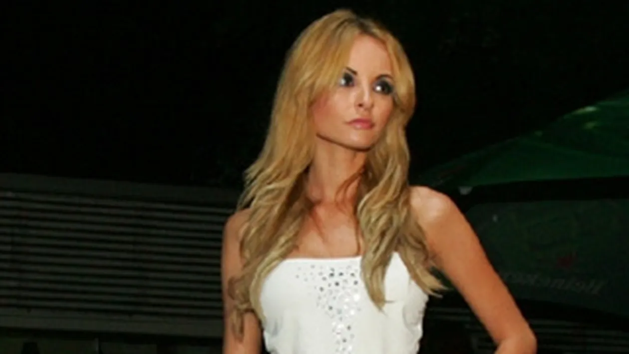 Alexandra Badescu si-a marit din nou buzele! Ma simt foarte bine, imi era dor de senzatia asta