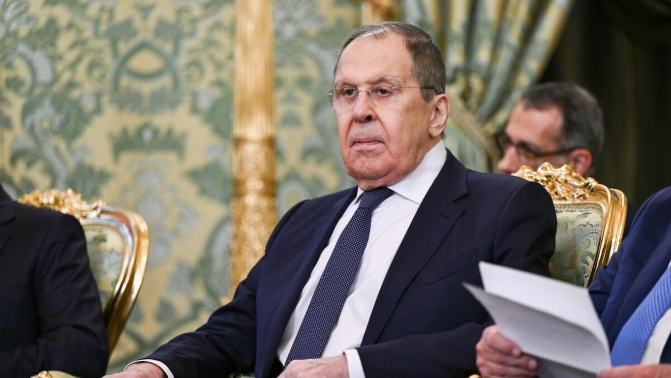 Serghei Lavrov, apariție neobișnuită la întâlnirea Trump-Putin din Alaska. Ce scrie pe puloverul ministrului rus de Externe