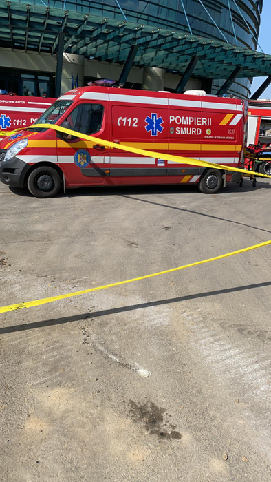 Accident de muncă. Mai mulți muncitori au fost prinși sub pământ pe un șantier de lângă Biblioteca Națională București