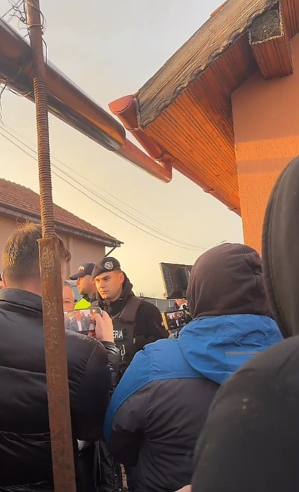 Revoltă în Sânmihaiu Român după ce criminalul lui Mario Berinde s-a mutat în localitate. Oamenii au protestat: “Copiii noștri sunt terorizați!”