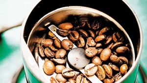 Cafeaua noastra cea de toate zilele! Care sunt efectele pozitive si negative ale cafeinei asupra organismului