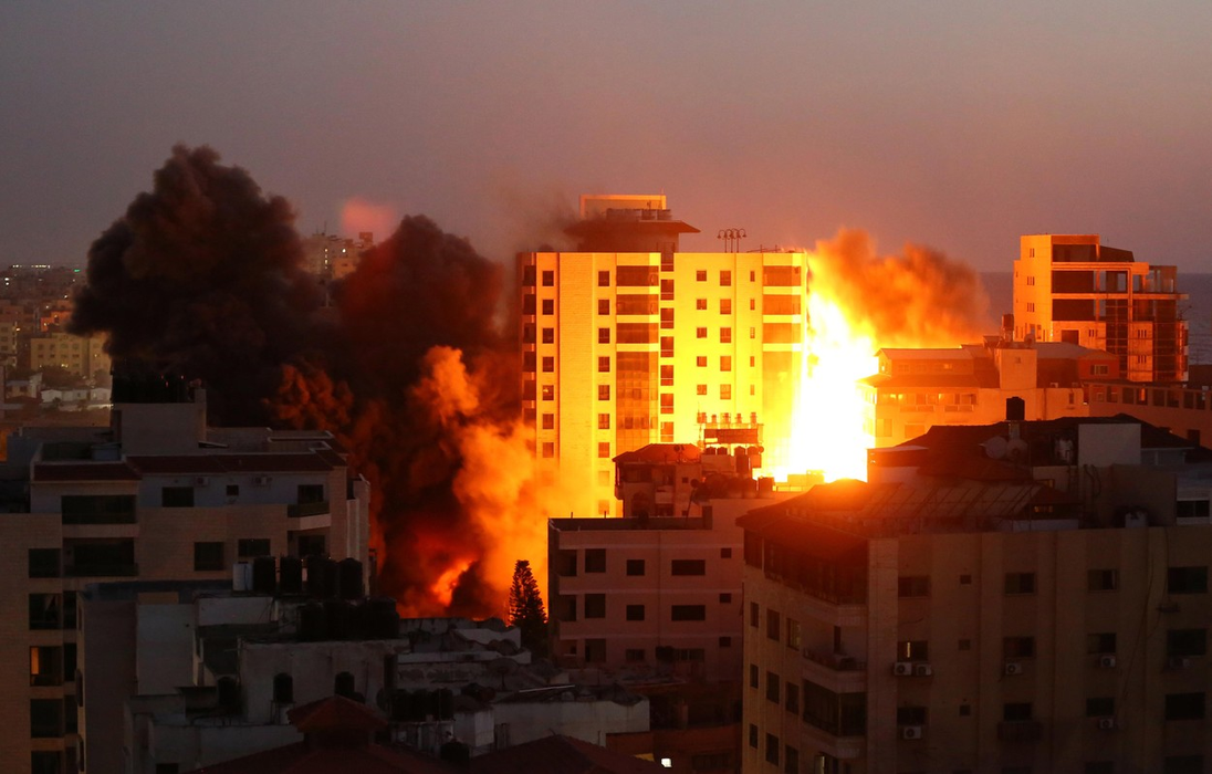 Israelul a distrus într-un atac o clădire Hamas cu 10 etaje din Gaza ( sursa foto Profimedia )