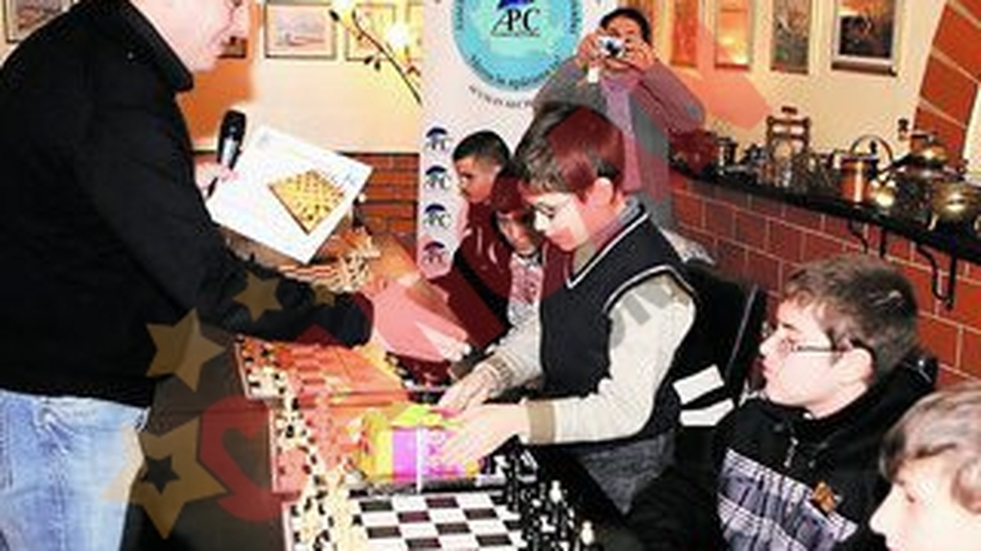 Stefan Florescu ii sprijina pe micutii sahisti nevazatori