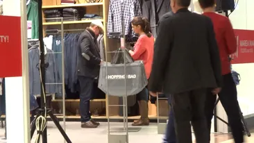 A probat trei sacouri si s-a multumit cu un tricou. Ovidiu Cuncea si-a disperat sotia la cumparaturi