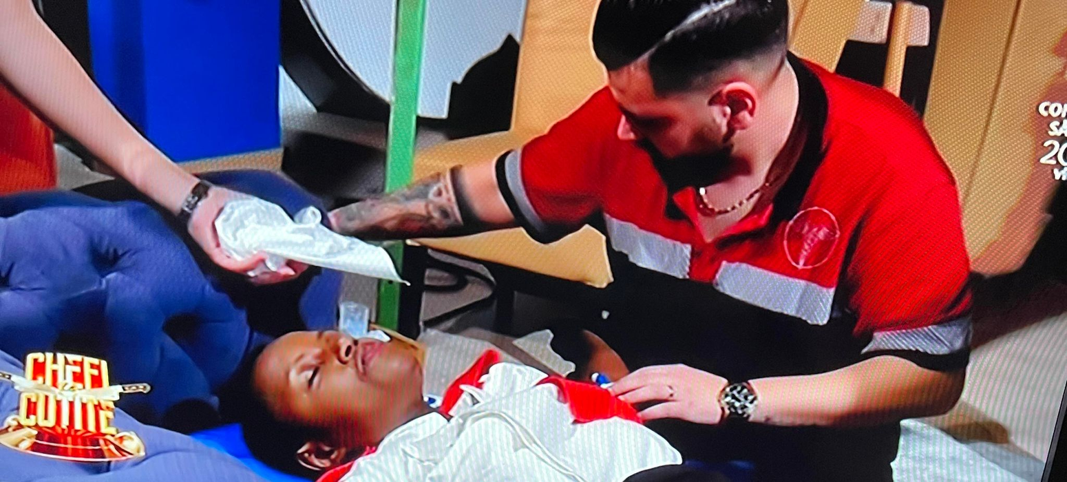 Panică în platoul Chefi la cuțite! Concurenta din echipa lui Sorin Bontea a leșinat în timpul probei, iar medicii au intervenit de urgență