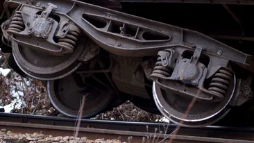Tragedie in Rusia! Un tren de pasageri a sărit de pe sine in mers. Zeci de persoane au ajuns la spital