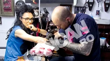 A rezistat eroic patru ore pentru un tatuaj.  DJ Wanda si-a facut semnul de la The Rolling Stones