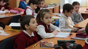 Un grup de asociatii cer eliminarea educatiei sexuale din scoli, sustinand ca face copiii homosexuali si incurajeaza diversitatea