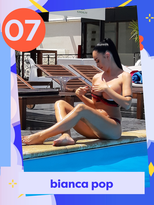Topul vedetelor care și-au ”descătușat” sutienele la plajă!