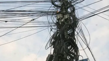 Un tanar a ajuns in coma, dupa ce s-a electrocutat in timp ce fura cablu