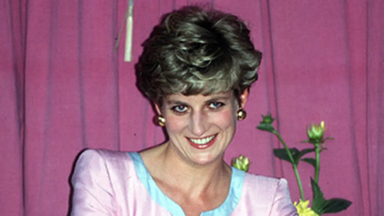 Rochia purtata de printesa Diana la primul ei dineu oficial dupa logodna, scoasa la licitatie!