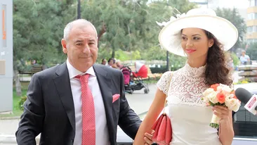 CANCAN.ro prezintă SINGURELE IMAGINI cu senzuala basarabeancă în rochie de mireasă. Fosta soţie a multimilionarului Cocoş s-a căsătorit cu bogătaşul iranian!