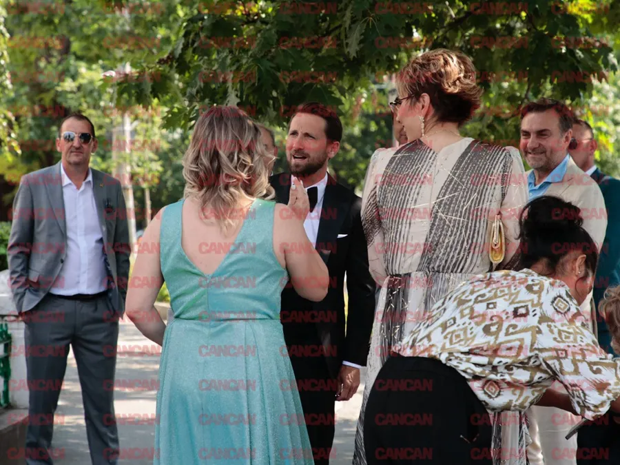 Dani Oțil, alături de familie, înainte de cununia religioasă / sursă foto: CANCAN.RO