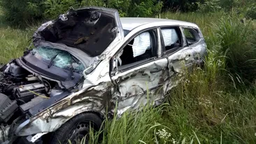 Accident horror între Lugoj şi Caransebeş. O persoană a murit strivită în mașină. FOTO