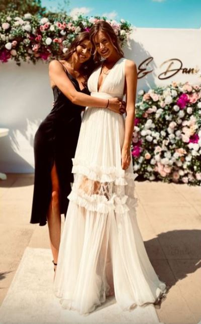 Ce ținută sexy a purtat iubita lui Răzvan Simion la cununia Gabrielei Prisăcariu cu Dani Oțil! Alintul folosit de prezentator pentru Daliana Răducan | FOTO