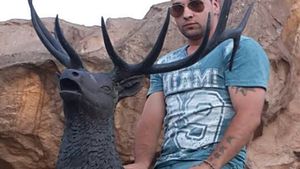 EXCLUSIV: "Mascaţii" l-au reţinut! Îi racola de pe Facebook şi… Ce ritual sălbatic avea un cunoscut bisexual din Bucureşti care îşi chinuia amanţii