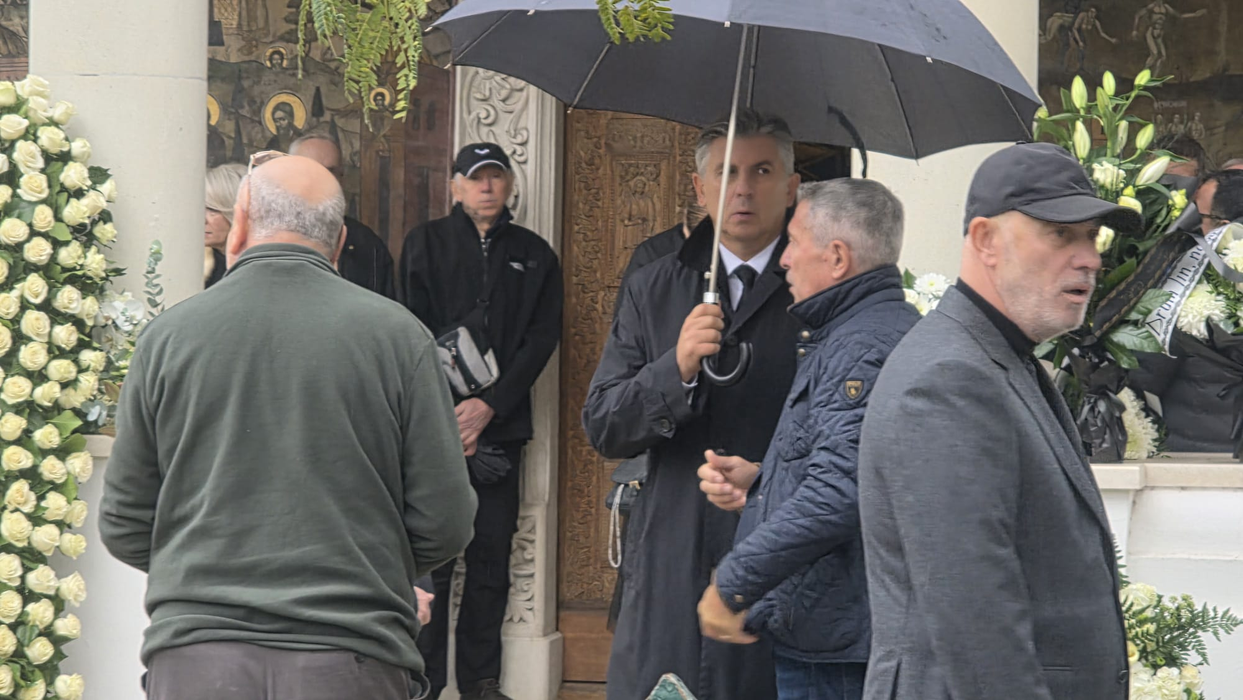 Viorel Păunescu, condus pe ultimul drum! Sicriul cu trupul neînsuflețit al omului de afaceri a fost depus în Cimitirul Ghencea