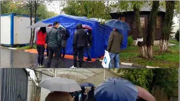 Imagini triste la Ploiești. Zeci de bolnavi așteaptă în ploaie în curtea Spitalului Județean. VIDEO