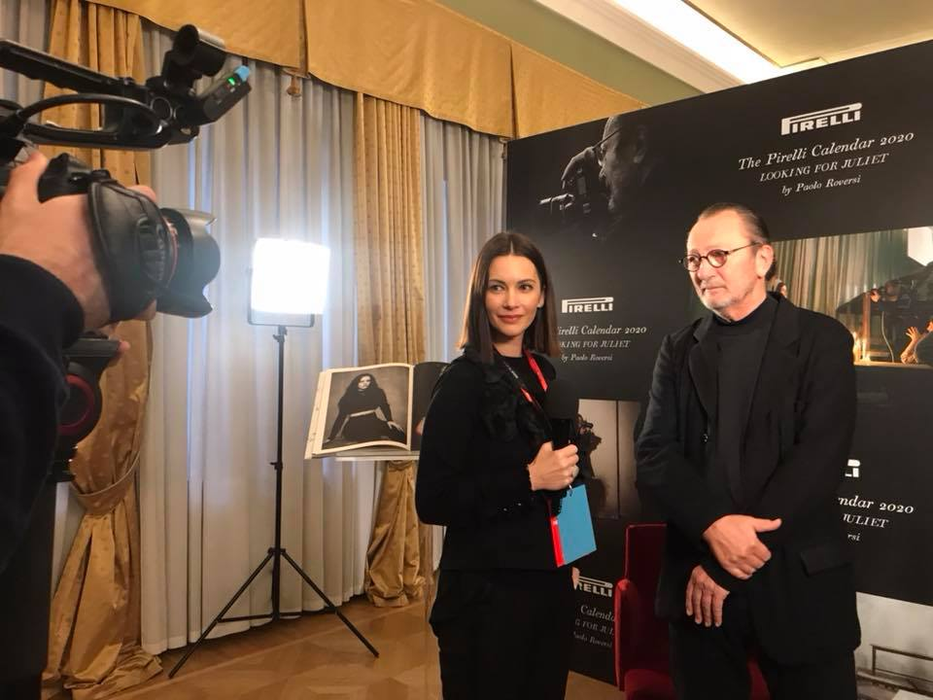 Andreea Berecleanu a pozat goală în cadă. Imaginea cu prezentatoarea Observatorului, pusă sub lupă de cârcotași