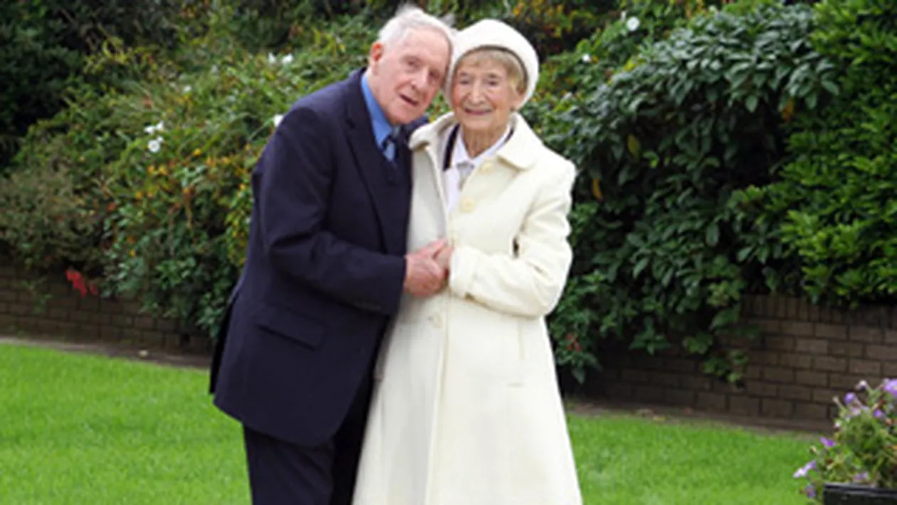 Ei sunt cel mai batran cuplu de proaspat casatoriti din Anglia
