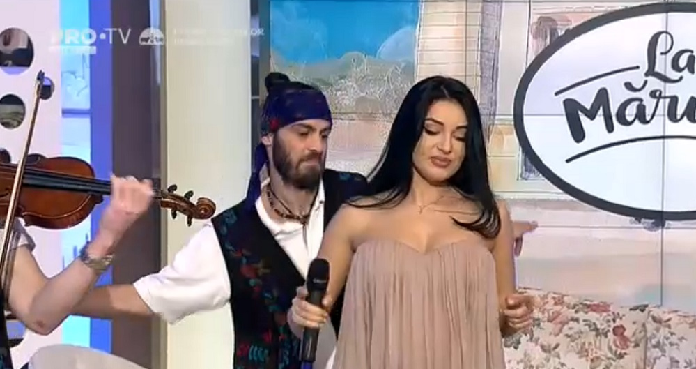 Elena Ionescu, sexy și provocatoare chiar dacă e însărcinată în șase luni. Cum arată rochia în care a strălucit la TV